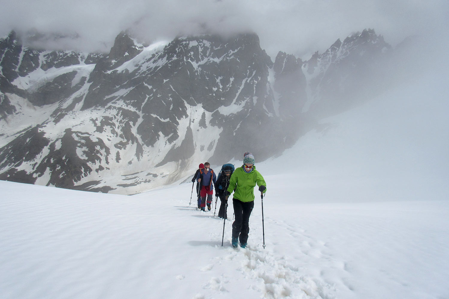Aufstieg zum Mestia-Tau-Pass . JDAV Suhl Kaukasus 2016 (Foto: Reinhardt Mittag)