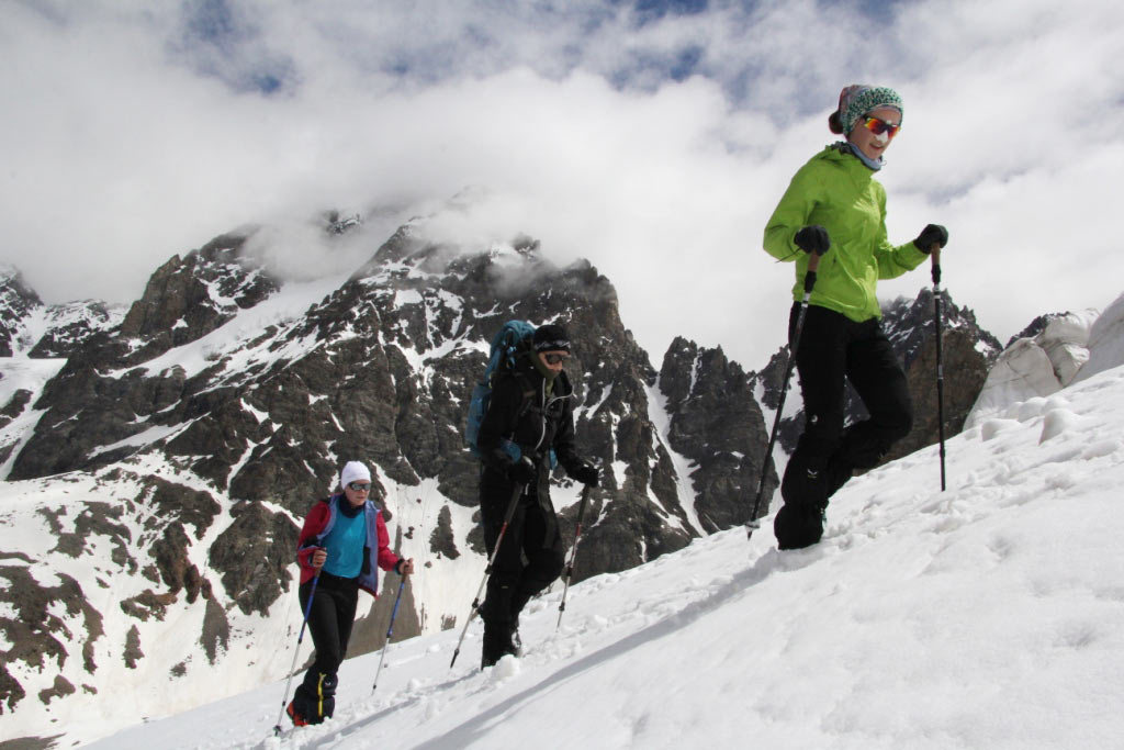 Aufstieg zum Mestia-Tau-Pass . JDAV Suhl Kaukasus 2016 (Foto: Tristan Lemme)