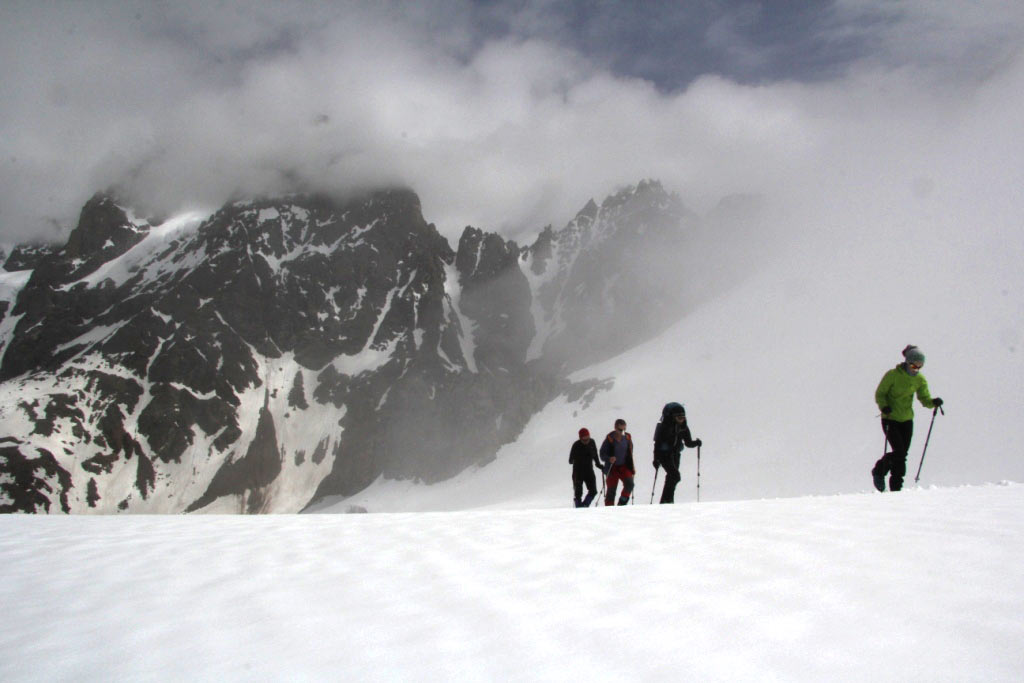 Aufstieg zum Mestia-Tau-Pass . JDAV Suhl Kaukasus 2016 (Foto: Tristan Lemme)