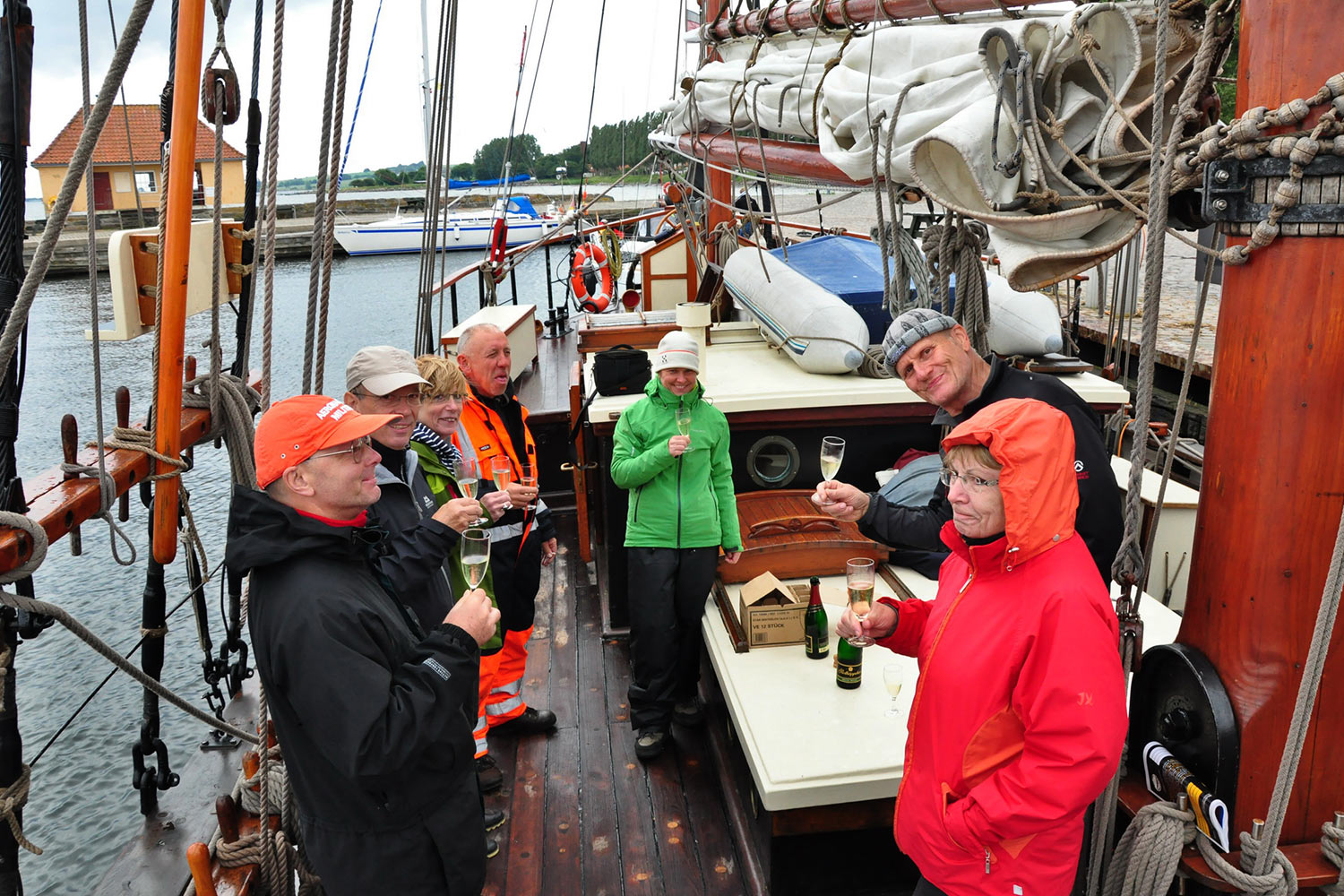 Anlegesekt im Hafen Ærøskøbing (Ærø, Dänemark) . Segeln Dänische Südsee 2016 (Foto: Klaus Wahl)