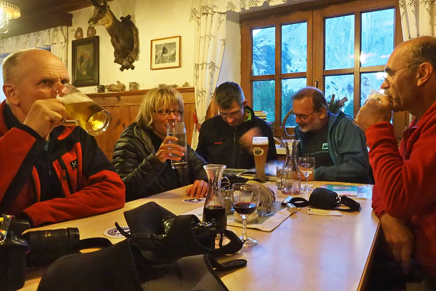 Abends im Gasthaus Hallerangeralm . Karwendel (Foto: Andreas Kuhrt 2017)