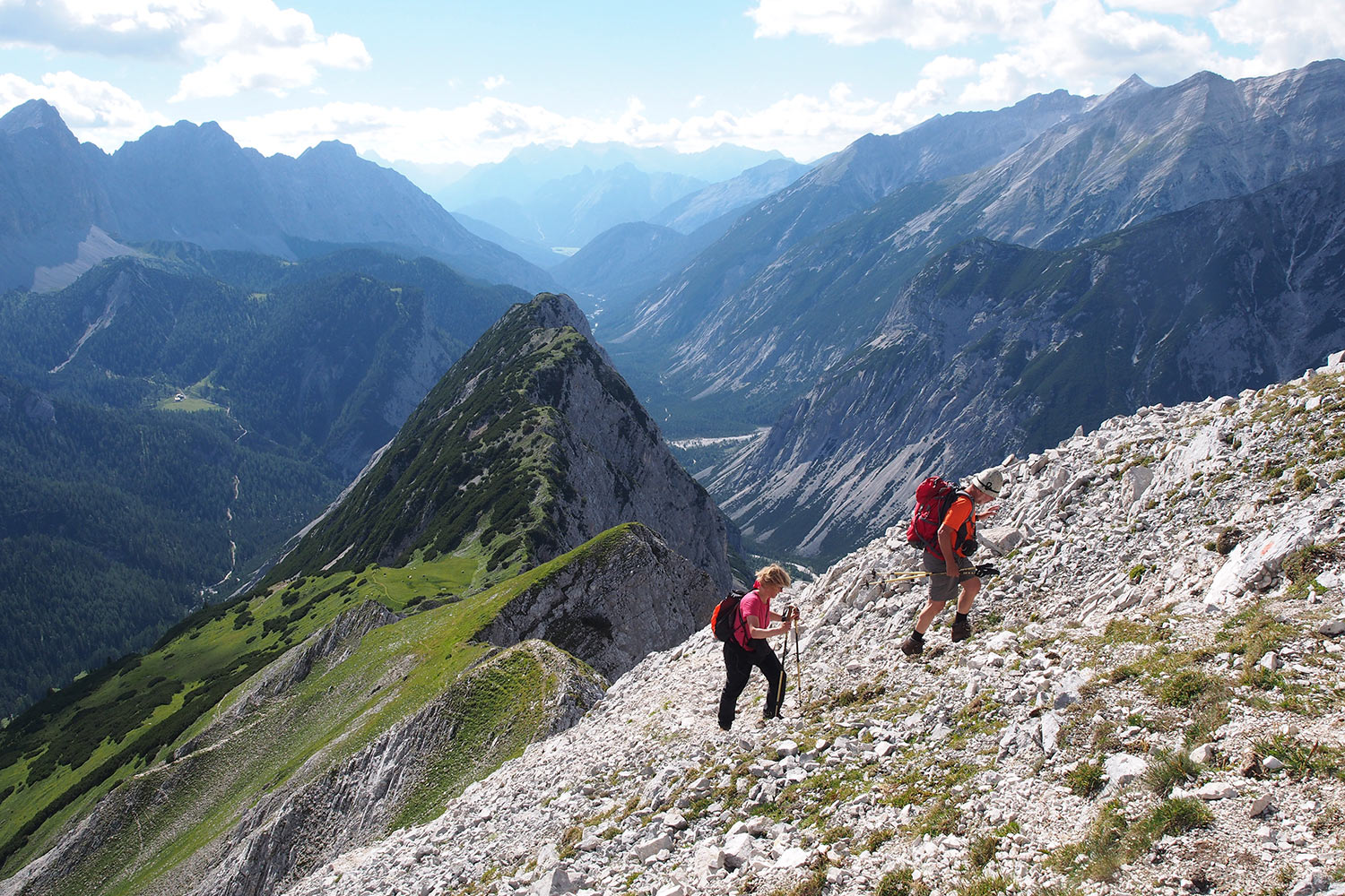 Manuela & Klaus beim Aufstieg zur Sunntigerspitze (2321 m) . Karwendel (Foto: Andreas Kuhrt 2017)
