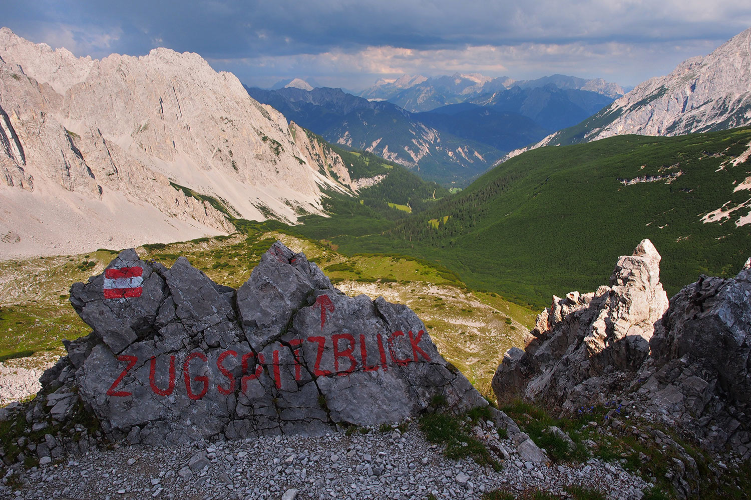 Zugspitzblick am Hermann-Buhl-Weg . Karwendel (Foto: Andreas Kuhrt 2017)
