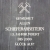 Schieferplatte am technischen Denkmal "Historischer Schieferbergbau" . Frühlingswanderung im Schieferpark Lehesten (Foto: Manuela Hahnebach 2017)