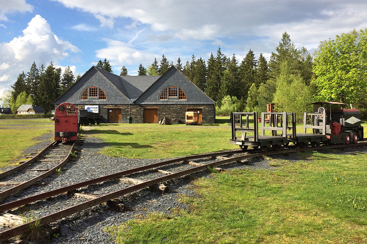 Spalthütte des technischen Denkmals . Frühlingswanderung im Schieferpark Lehesten (Foto: Manuela Hahnebach 2017)
