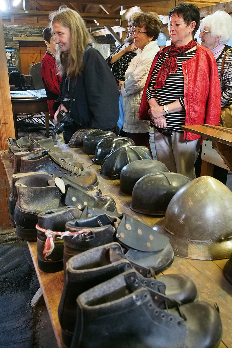 In der Spalthütte . Frühlingswanderung im Schieferpark Lehesten (Foto: Manuela Hahnebach 2017)