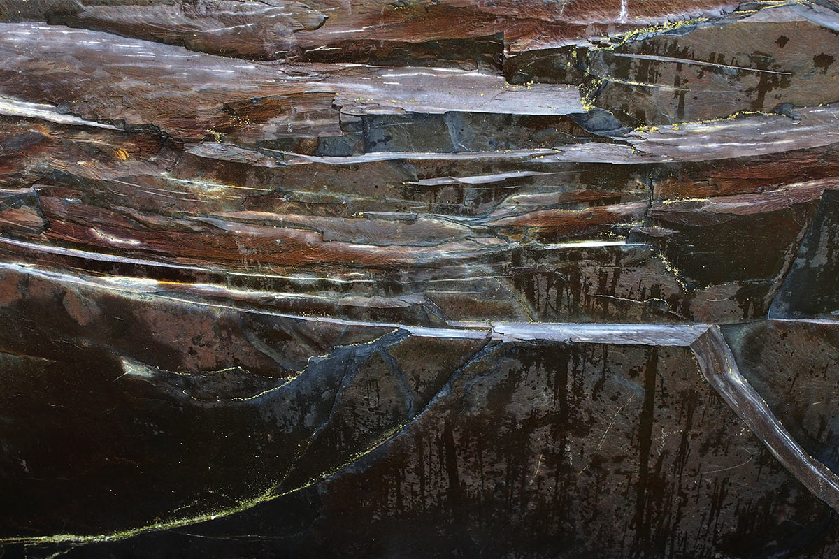 Schieferplatte im Schieferbruch 1 . Frühlingswanderung im Schieferpark Lehesten (Foto: Manuela Hahnebach 2017)