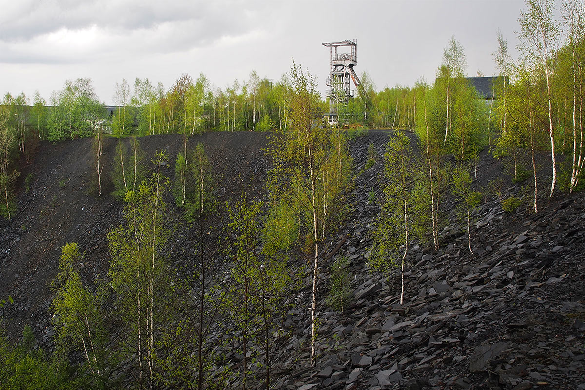 Förderturm im Schieferbruch 2 . Frühlingswanderung im Schieferpark Lehesten (Foto: Manuela Hahnebach 2017)