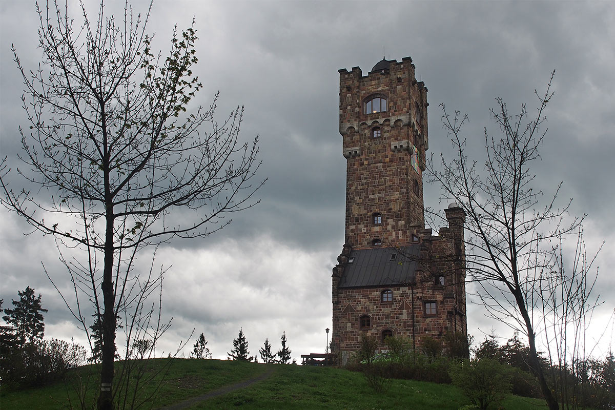 Altvaterturm . Frühlingswanderung im Schieferpark Lehesten (Foto: Manuela Hahnebach 2017)