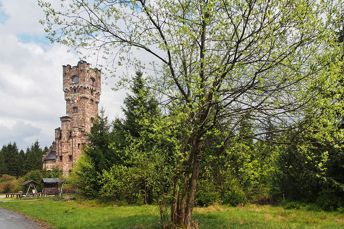 Altvater-Turm . Frühlingswanderung im Schieferpark Lehesten (Foto: Andreas Kuhrt 2017)