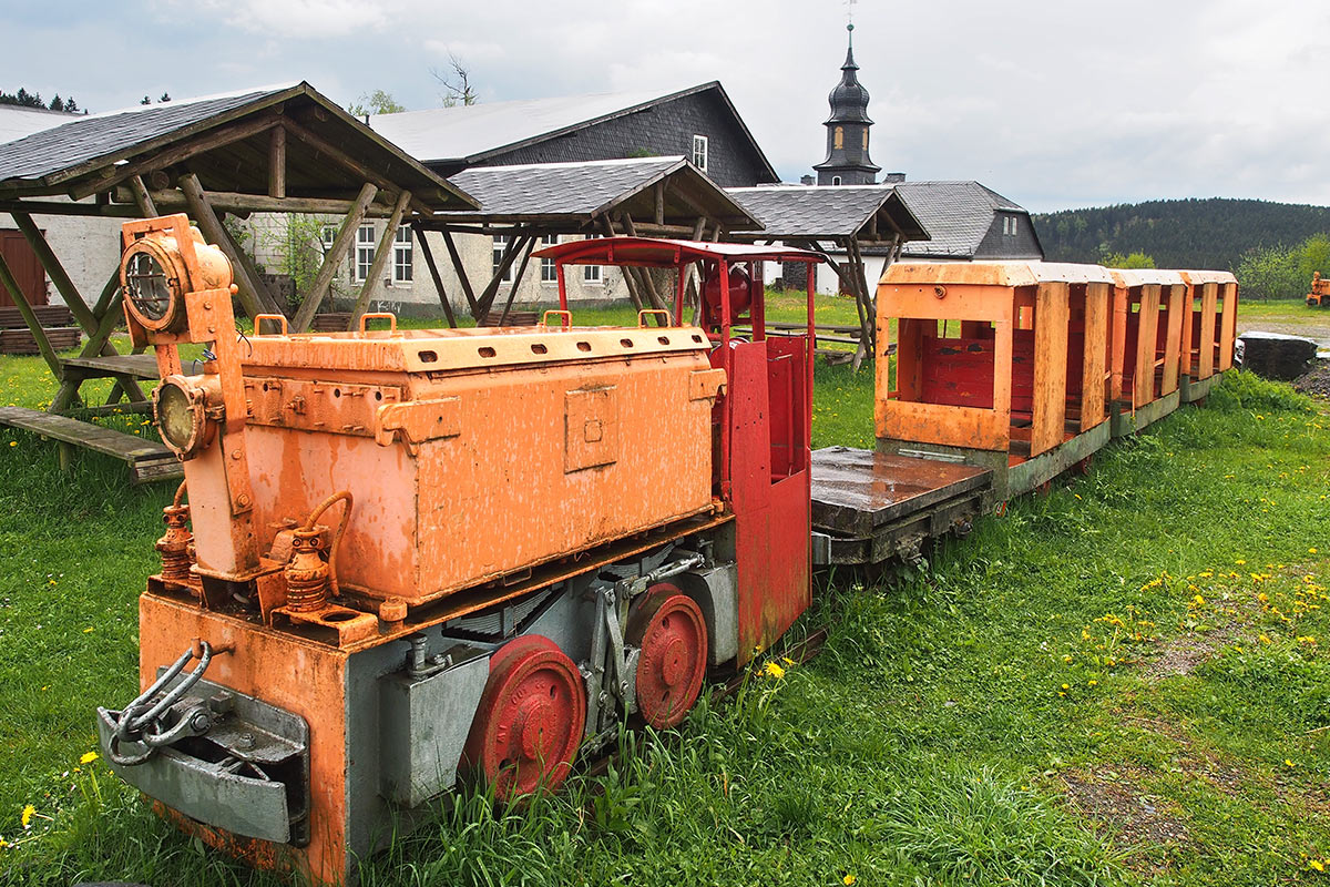 Investor gesucht bei Schiefergrube 2 . Frühlingswanderung im Schieferpark Lehesten (Foto: Andreas Kuhrt 2017)