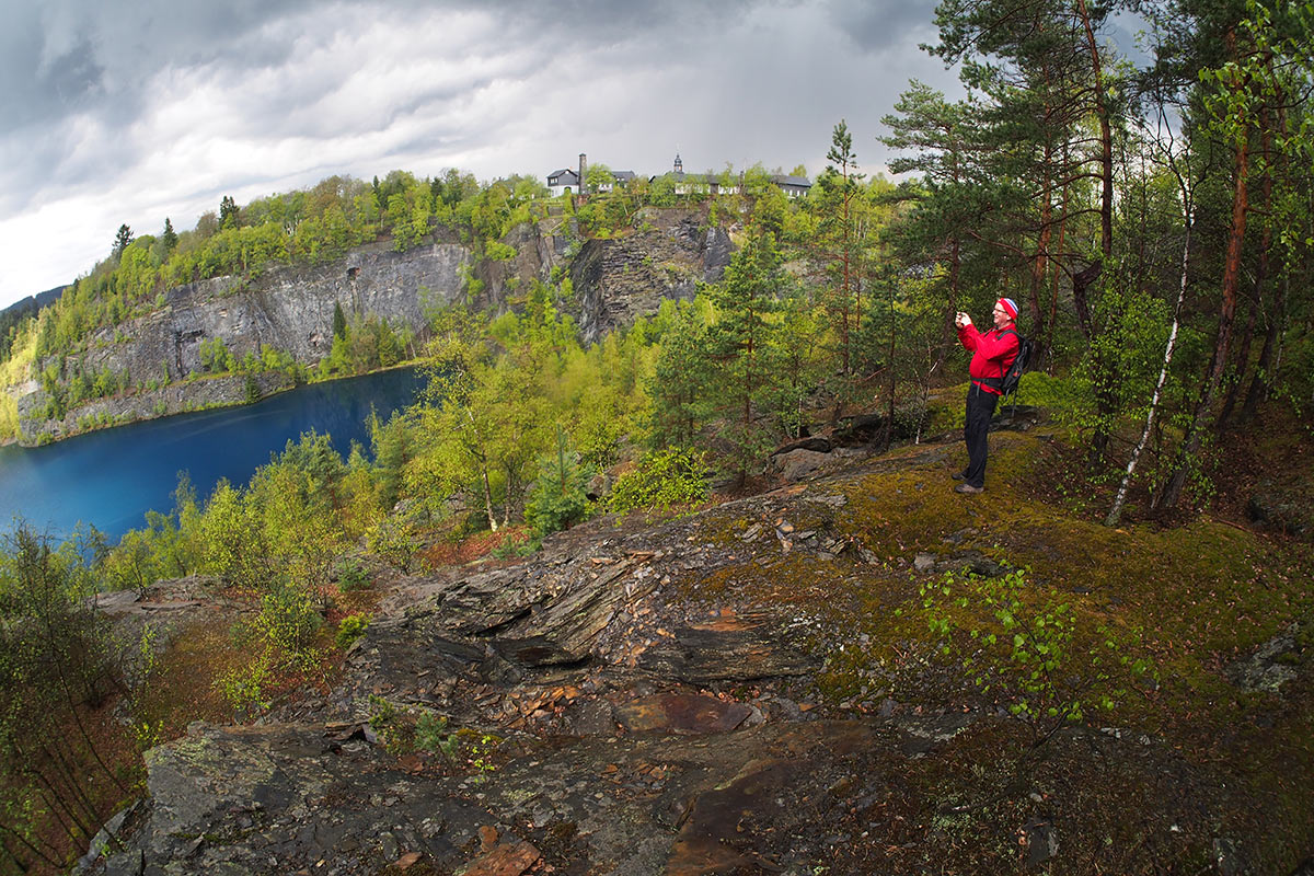 Dirk am Schiefersee . Frühlingswanderung im Schieferpark Lehesten (Foto: Andreas Kuhrt 2017)