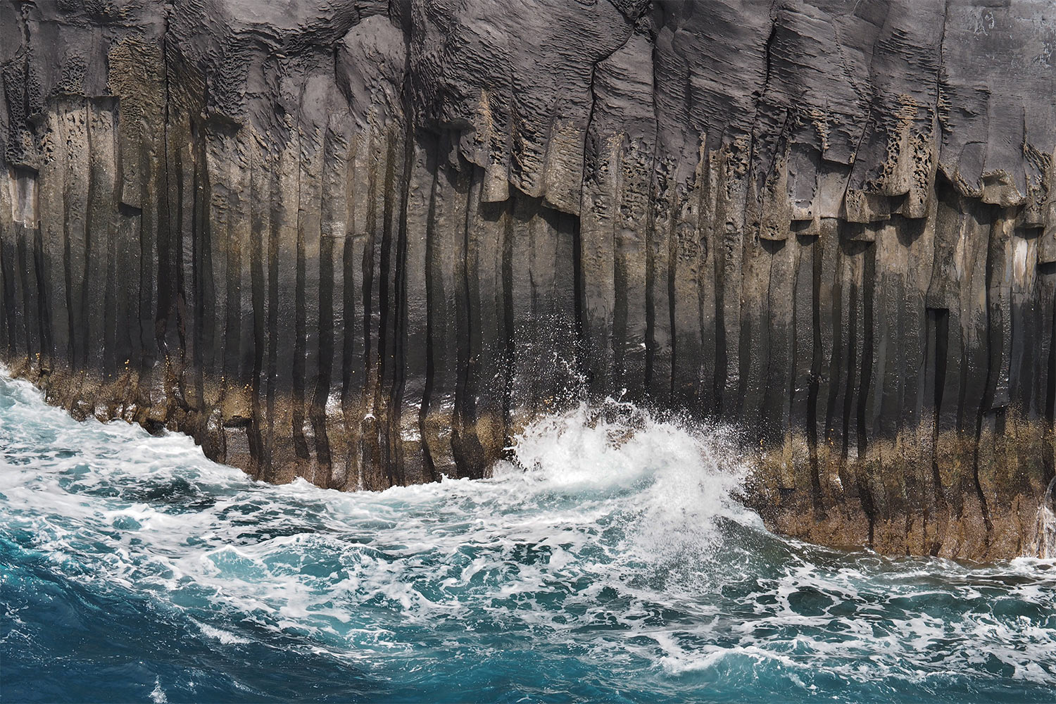 Basaltsäulen am Roque de las Gaviotas bei Tamaduste . El Hierro 2018 (Foto: Manuela Hahnebach)