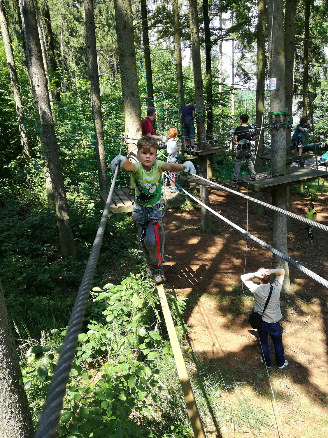 Felix im Kletterwald . Kinderfahrt Talsperre Pöhl 2018 (Foto: Estelle Schilling)