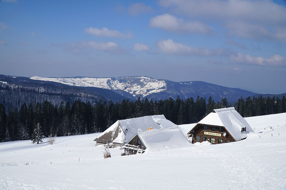 Winter im Schwarzwald: Wilhelmer Hütte (Foto: Sylvia/Klaus Wahl)