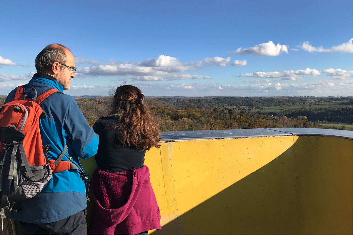 Auf dem Aussichtsturm an der Arche Nebra (Foto: C./A. Weiland)