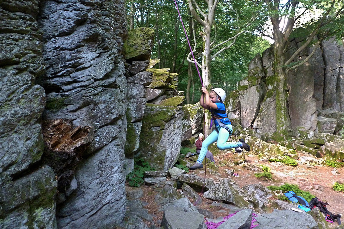 Klettern an der Steinwand (Rhön): Abseilen (Foto: Ingrid/Klaus Lehmann)