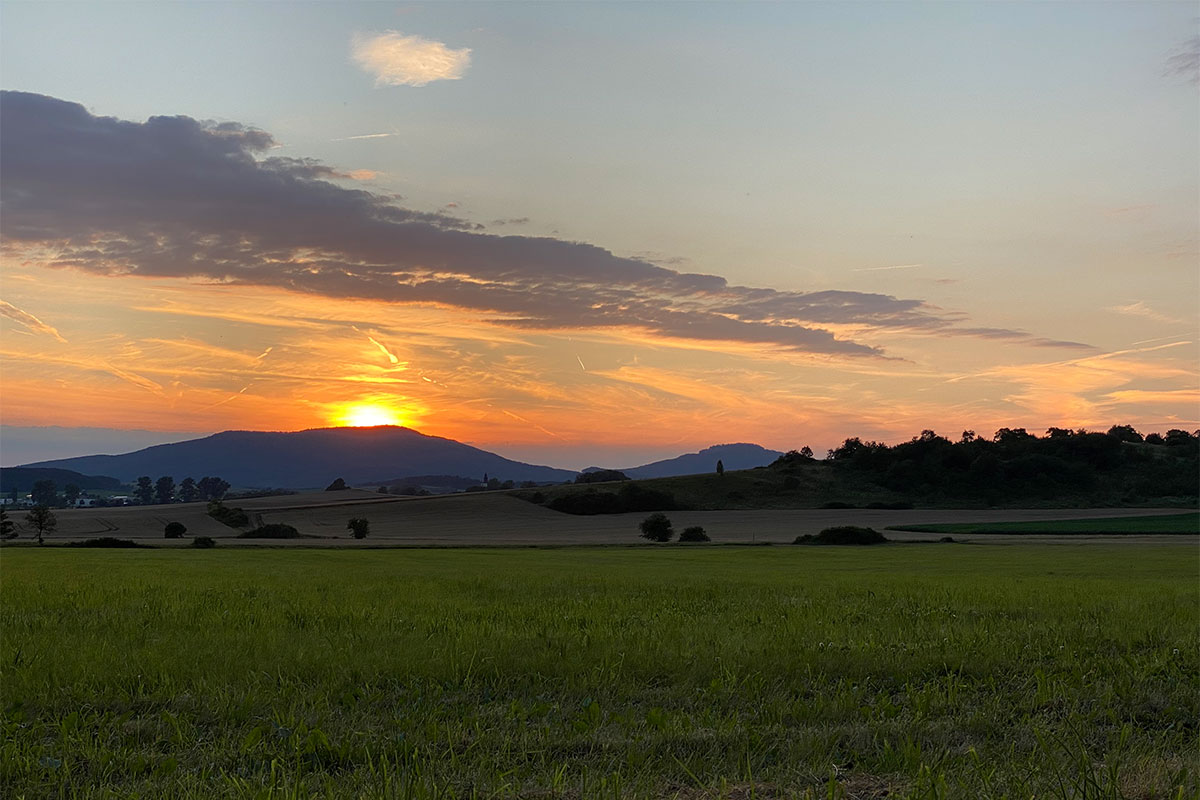 Grünes Band: Blick vom Straufhain zu den Gleichbergen (Foto: Manuela Hahnebach)