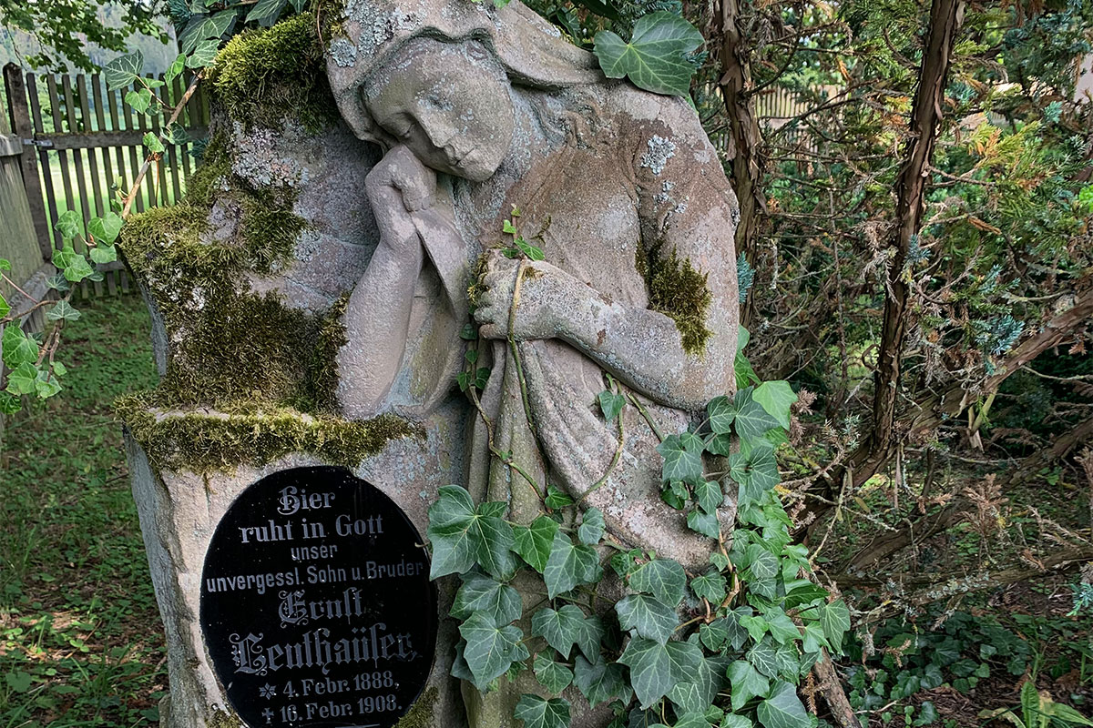 Grünes Band: alter Friedhof der Wüstung Billmuthausen (Foto: Andreas Kuhrt)