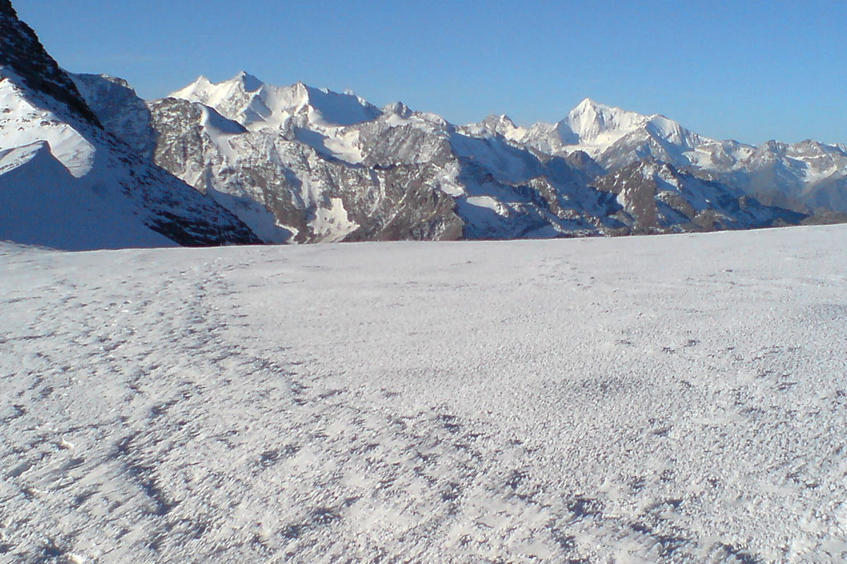 Monte Leone Gruppe: Breithornpass-Blick zum Weisshorn und Nadelgrat (Foto: Olaf Färber)