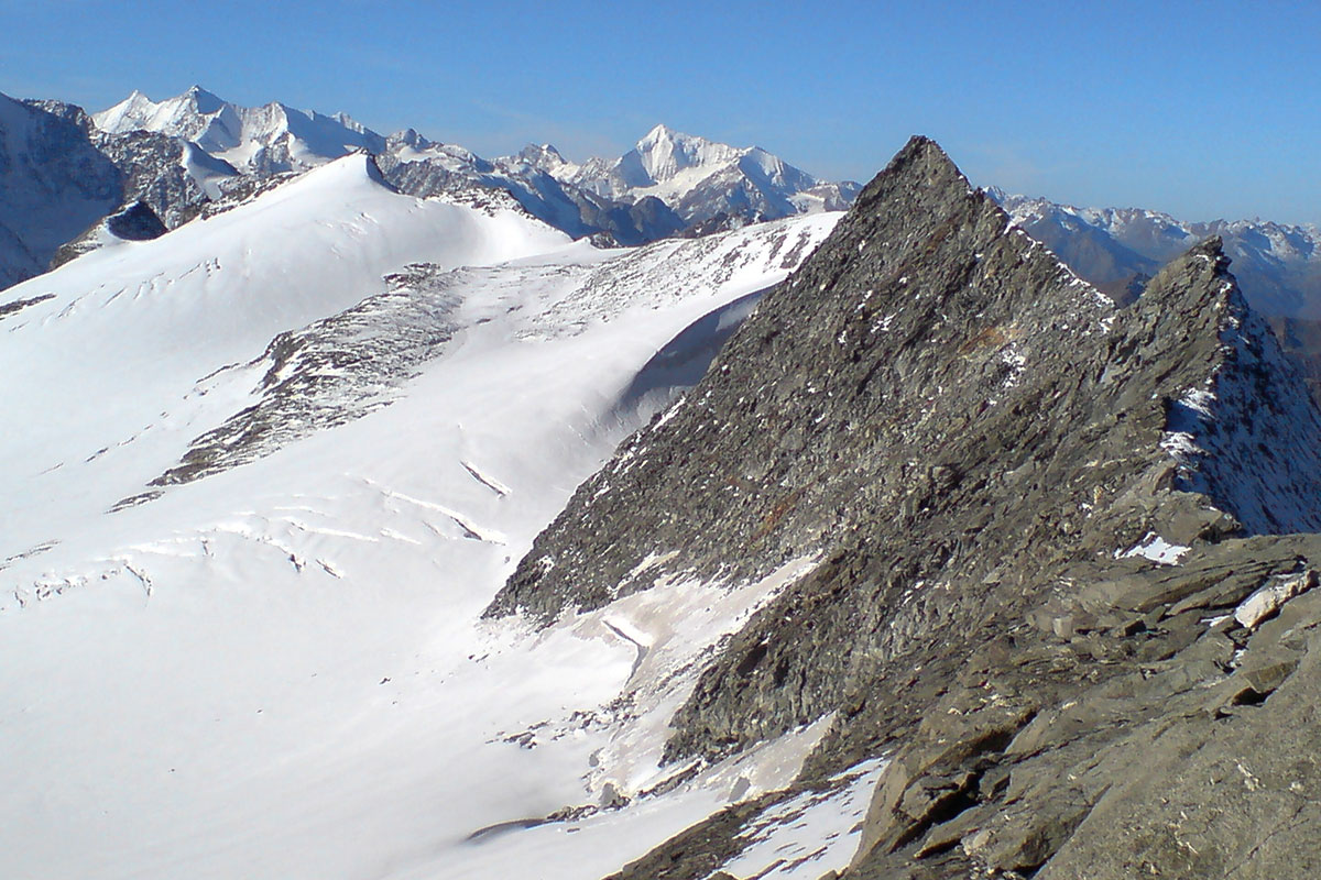 Monte Leone Gruppe: Blick vom Monte Leone Westgrat zum Breithornpass (Foto: Olaf Färber)