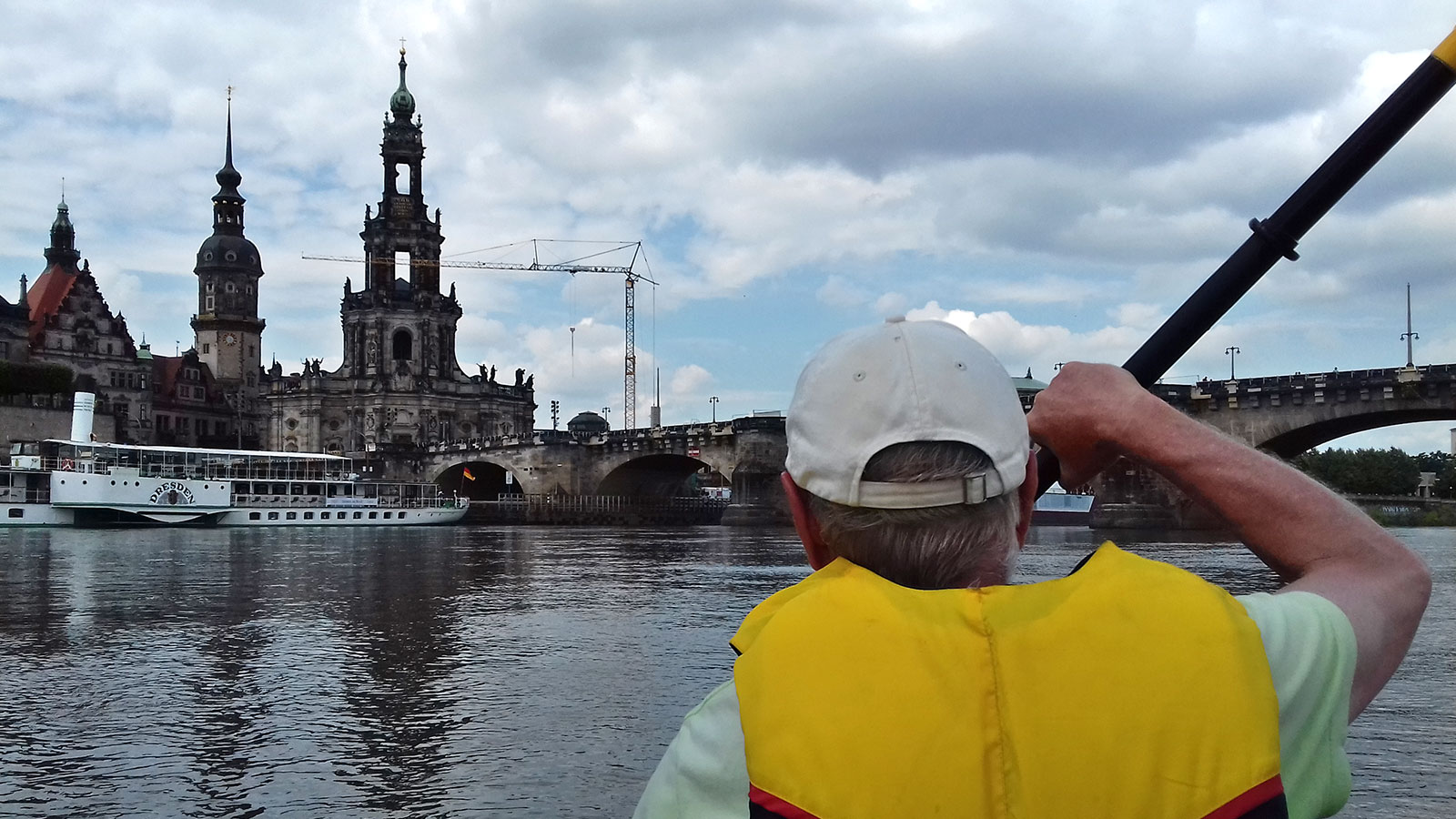 Hobbits letzte Reise: Paddeln auf der Elbe (Foto: Monika/Dietrich Schild)