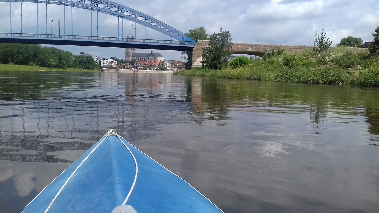Hobbits letzte Reise: Paddeln auf der Elbe (Foto: Monika/Dietrich Schild)