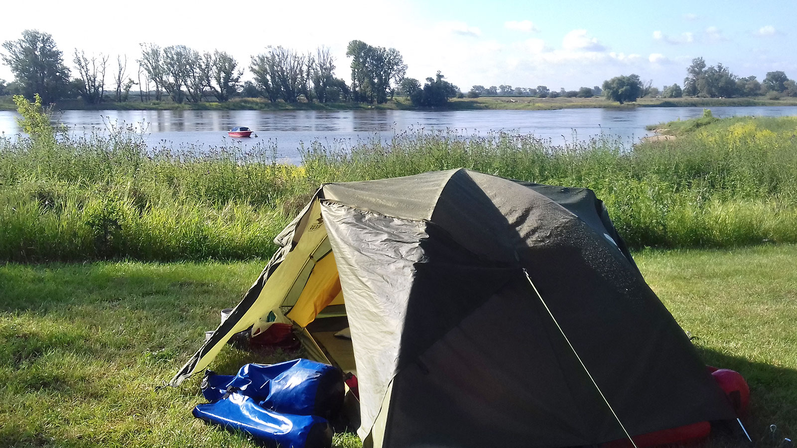 Hobbits letzte Reise: Paddeln auf der Elbe (Foto: Monika/Dietrich Schild)