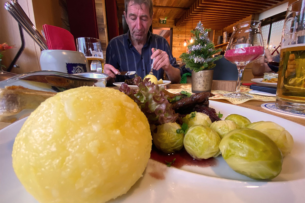 2021 Schmoddertour: "Waldhaus Köhlerhütte" bei Schmerbach (Foto: Andreas Kuhrt)