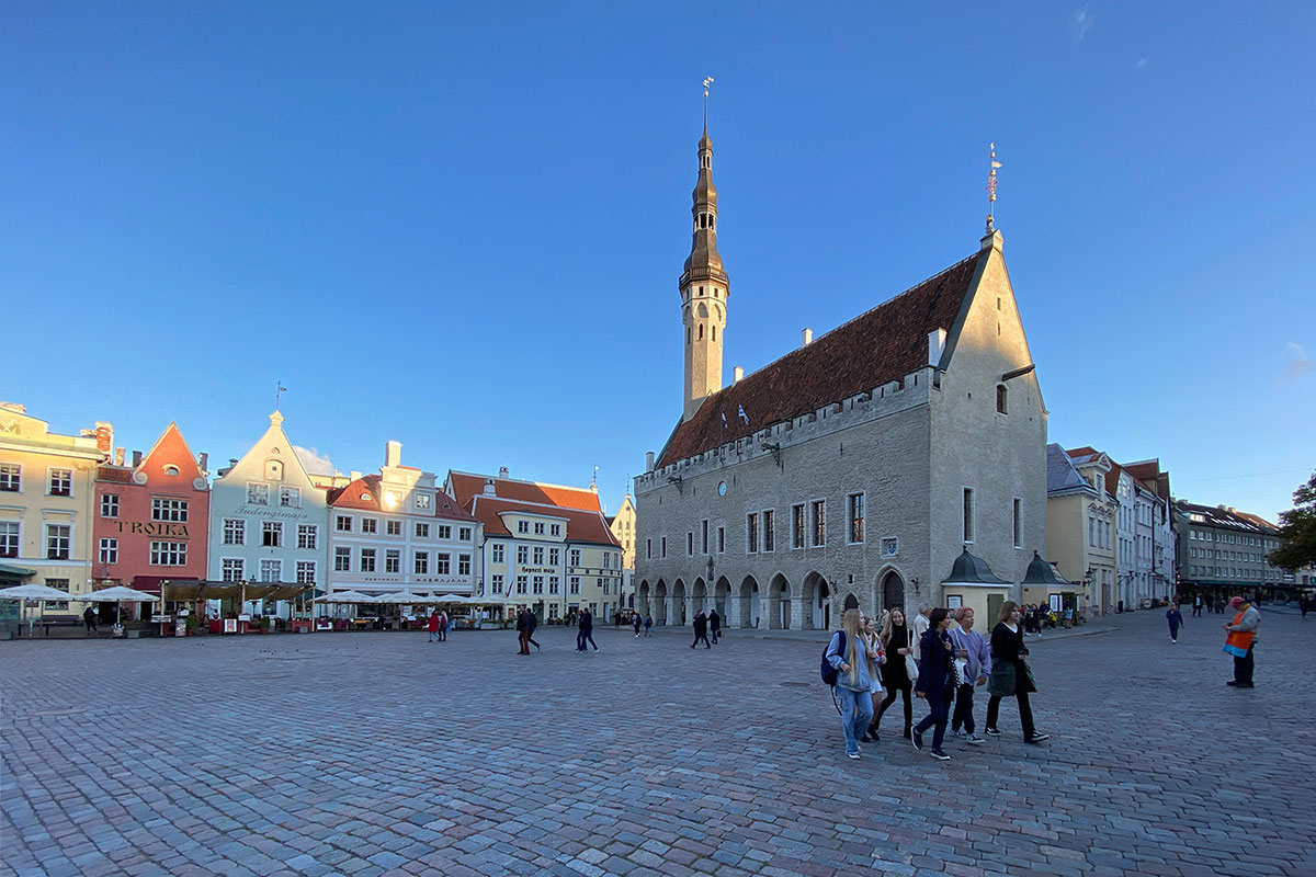 2022 Estland: Tallinn: Rathausplatz (Foto: Andreas Kuhrt)