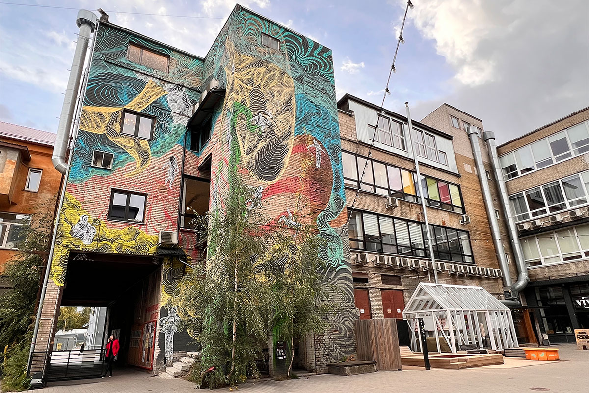 2022 Estland: Tartu: Szenehof Kastani 42 (Foto: Manuela Hahnebach)