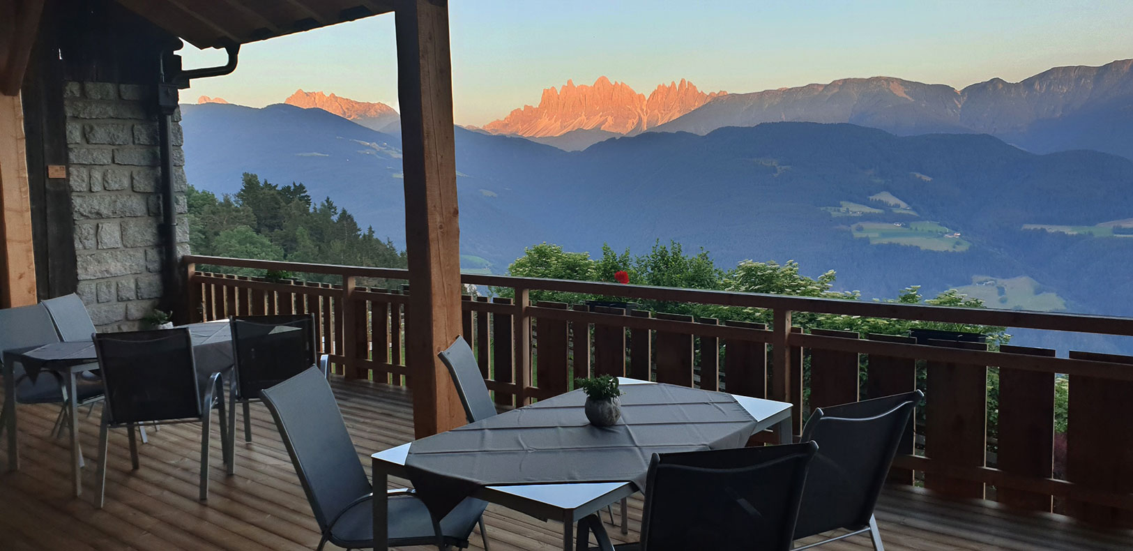2022 Südtirol: Eisacktal: Dietrichhof Terrassenblick (Foto: Ina Ehrhardt)