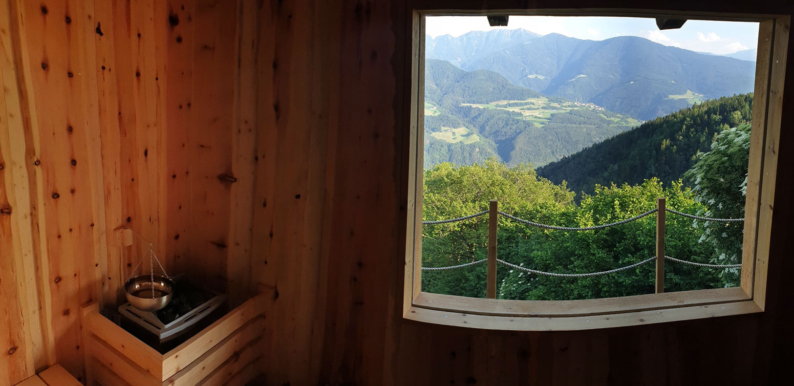 2022 Südtirol: Eisacktal: Dietrichhof Blick aus der Sauna (Foto: Ina Ehrhardt)
