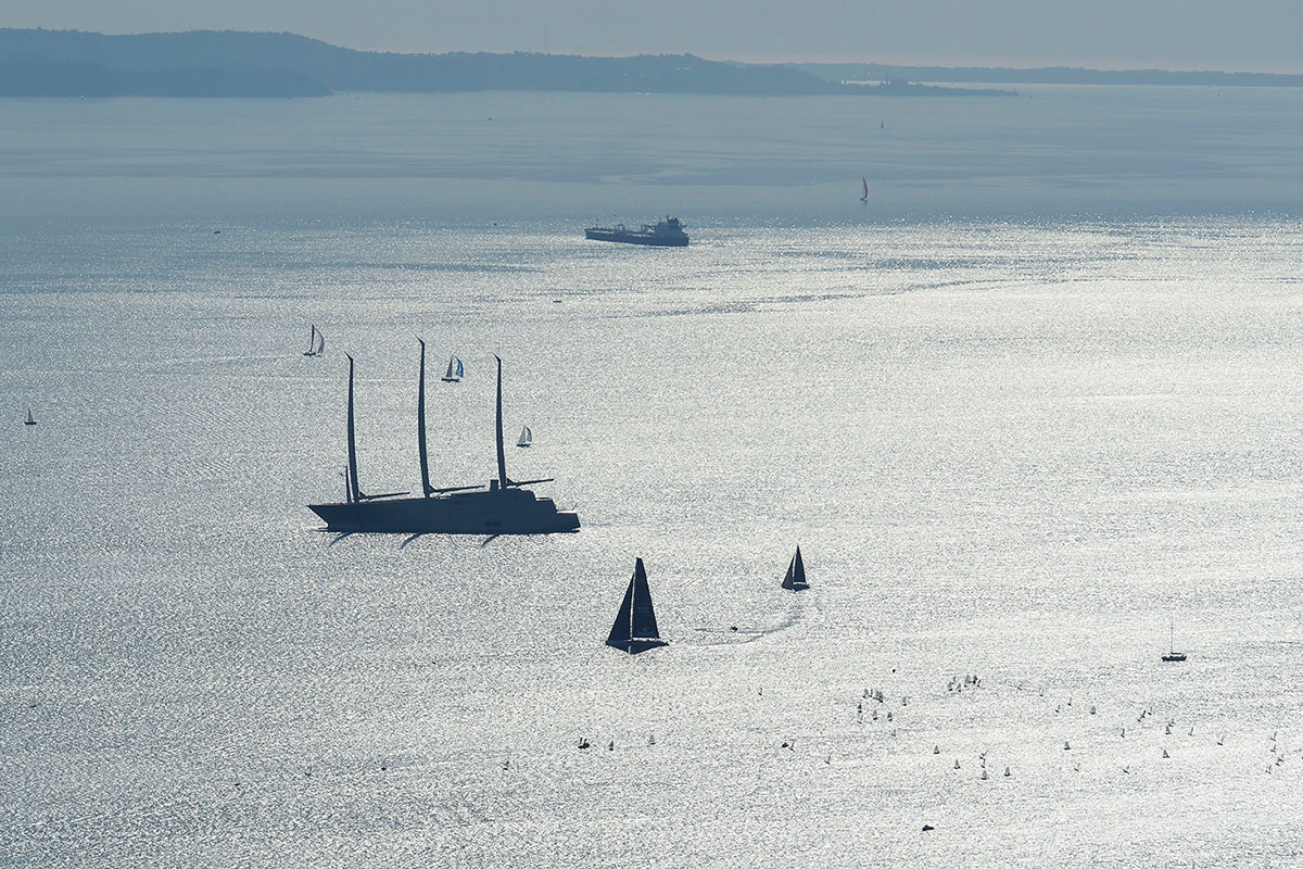 Friaul 2023: Bucht von Triest: Segelyacht SY A (Manuela Hahnebach)