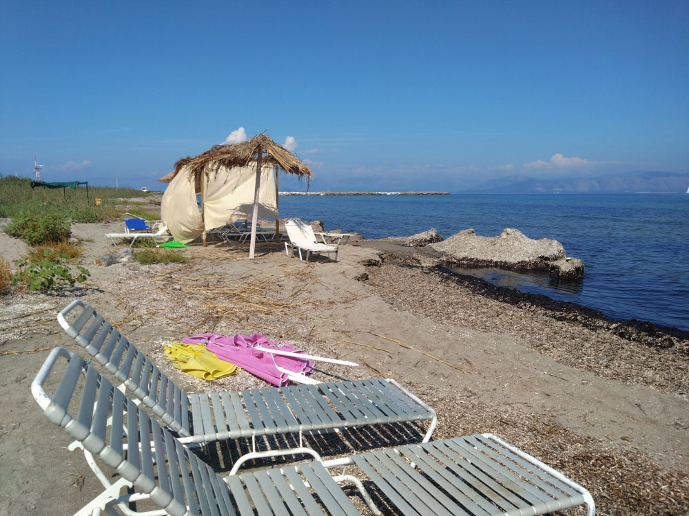 Korfu-Trail 2023: Strand (Moni + Dietrich Schild)