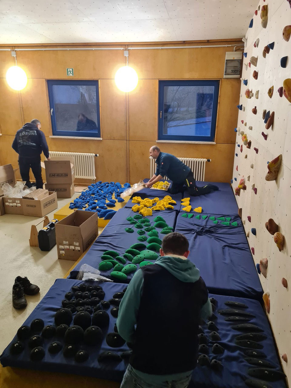 06.01.2023: Routen schrauben im Boulderraum des DAV Suhl (Foto: Uli Triebel)
