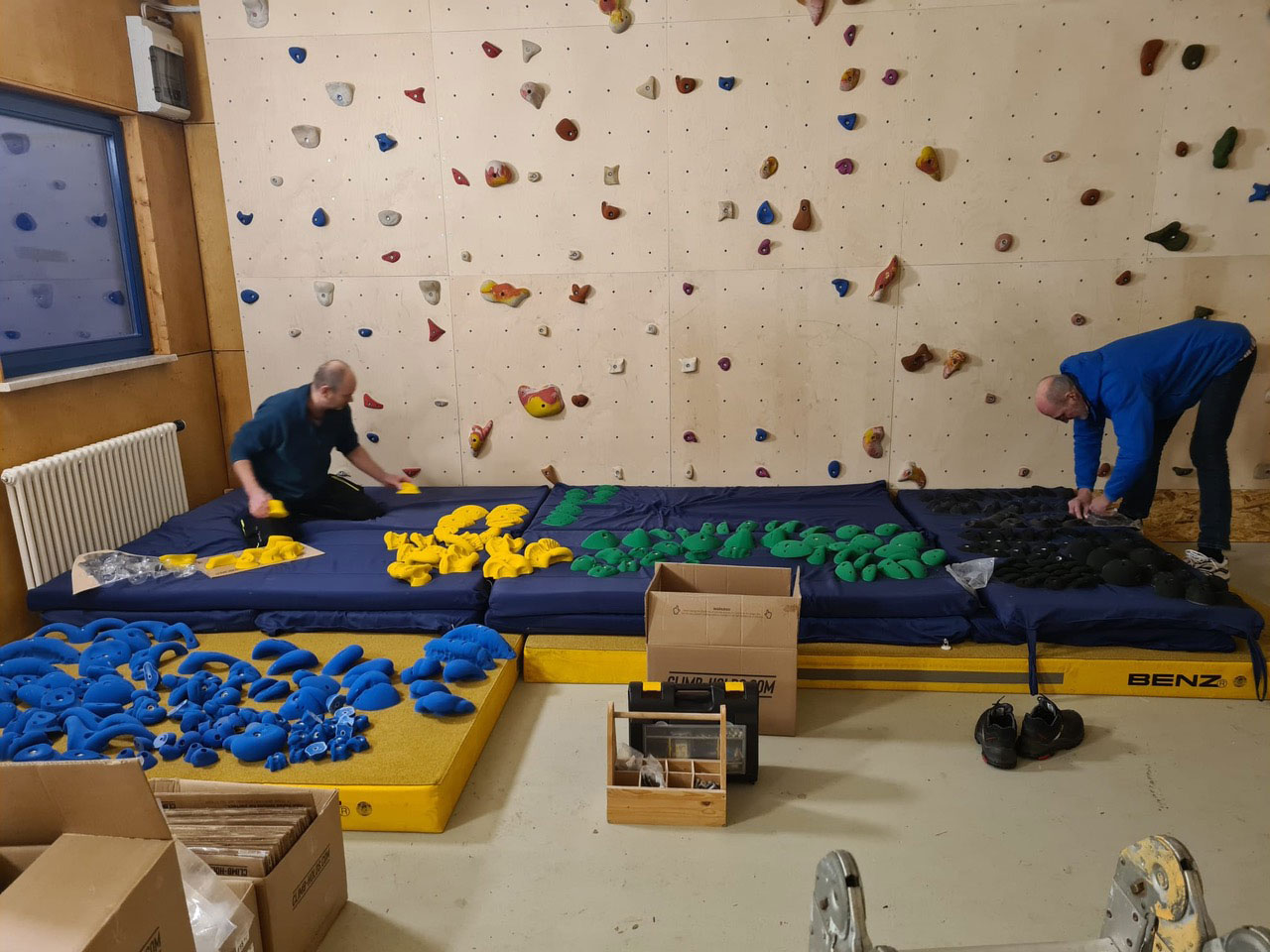 06.01.2023: Routen schrauben im Boulderraum des DAV Suhl (Foto: Uli Triebel)