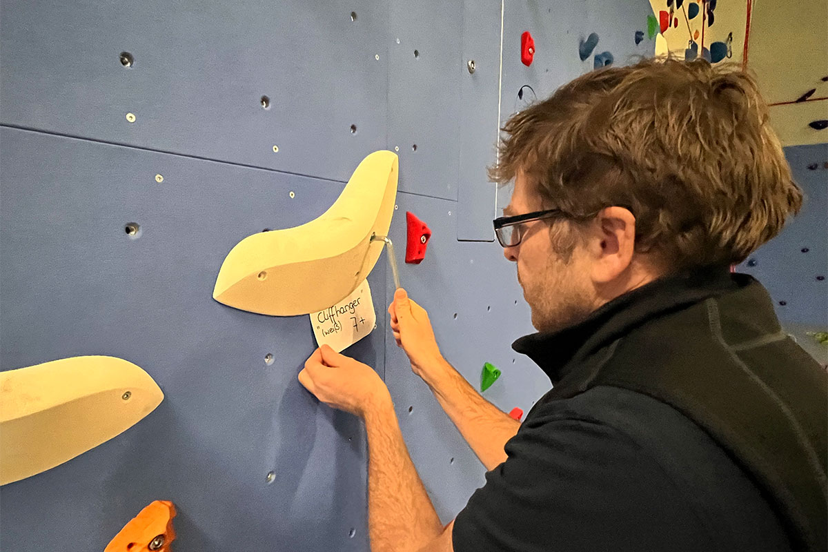 DAV Suhl: Eröffnung der Kletterwand in der Sporthalle Suhl-Nord, 06.012.2024 (Foto: Manuela Hahnebach)