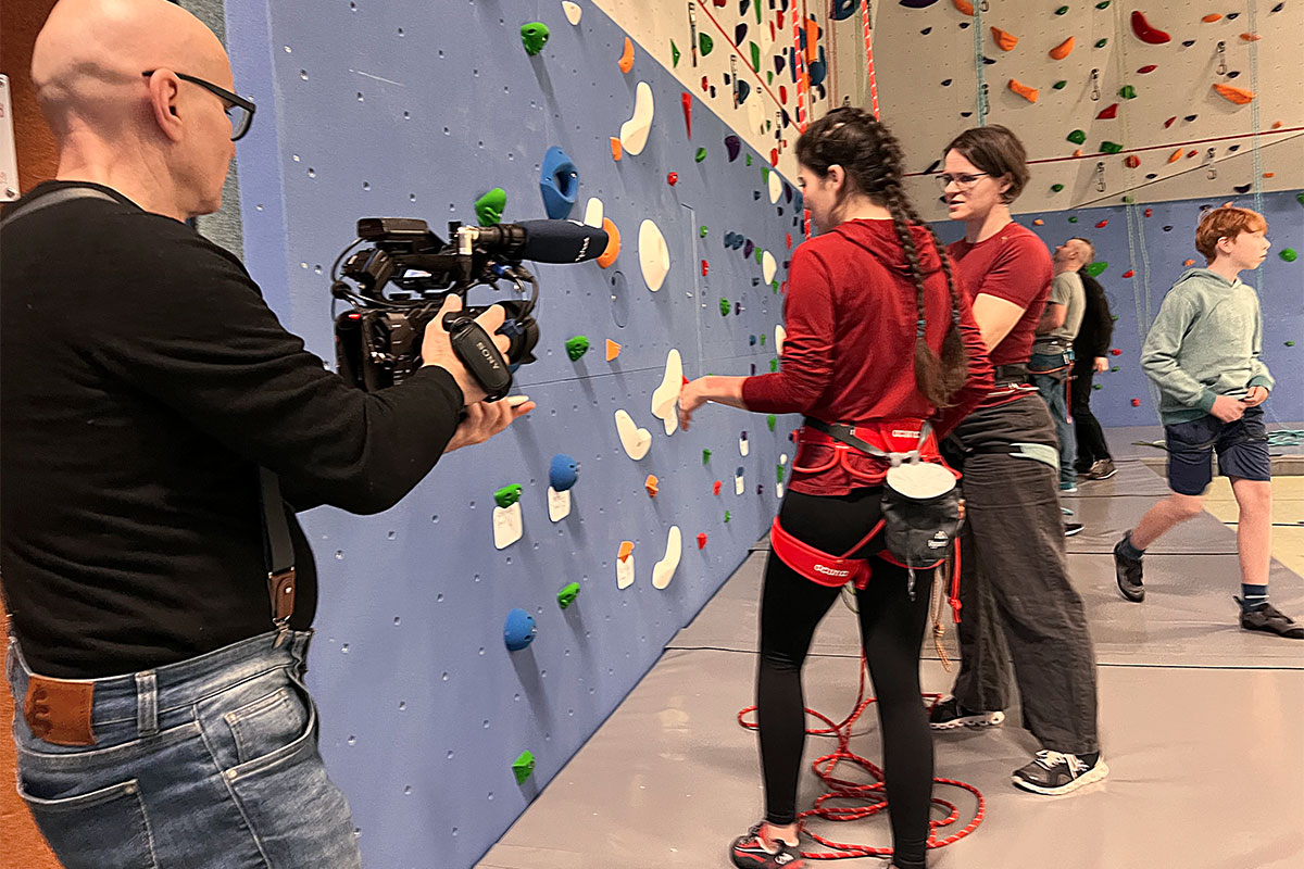 DAV Suhl: Eröffnung der Kletterwand in der Sporthalle Suhl-Nord, 06.012.2024 (Foto: Manuela Hahnebach)