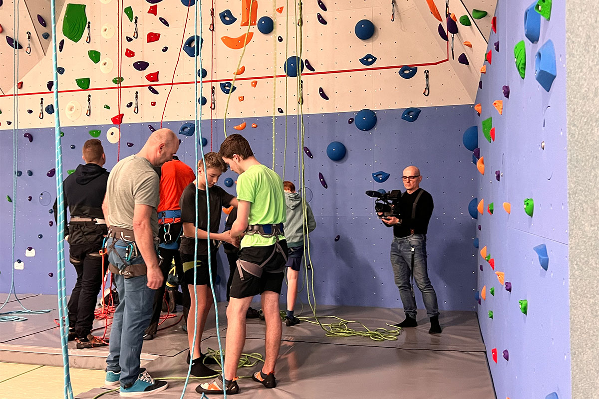 DAV Suhl: Eröffnung der Kletterwand in der Sporthalle Suhl-Nord, 06.012.2024 (Foto: Manuela Hahnebach)