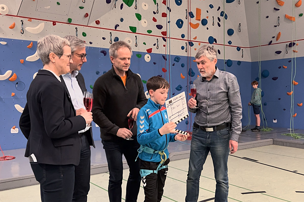 DAV Suhl: Eröffnung der Kletterwand in der Sporthalle Suhl-Nord, 06.012.2024 (Foto: Manuela Hahnebach)
