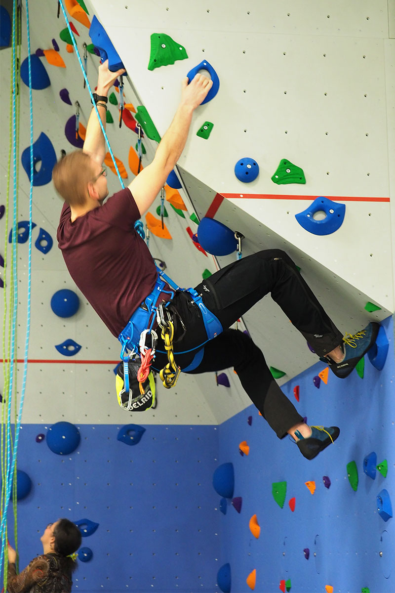 DAV Suhl: Eröffnung der Kletterwand in der Sporthalle Suhl-Nord, 06.012.2024 (Foto: Manuela Hahnebach)