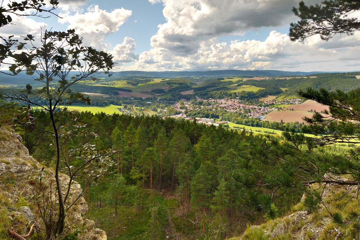 Reinsberge: Ausblick von der Kanzel auf Plaue/Thüringen (Foto: Siberl-dewiki, CC BY SA 4.0 international)