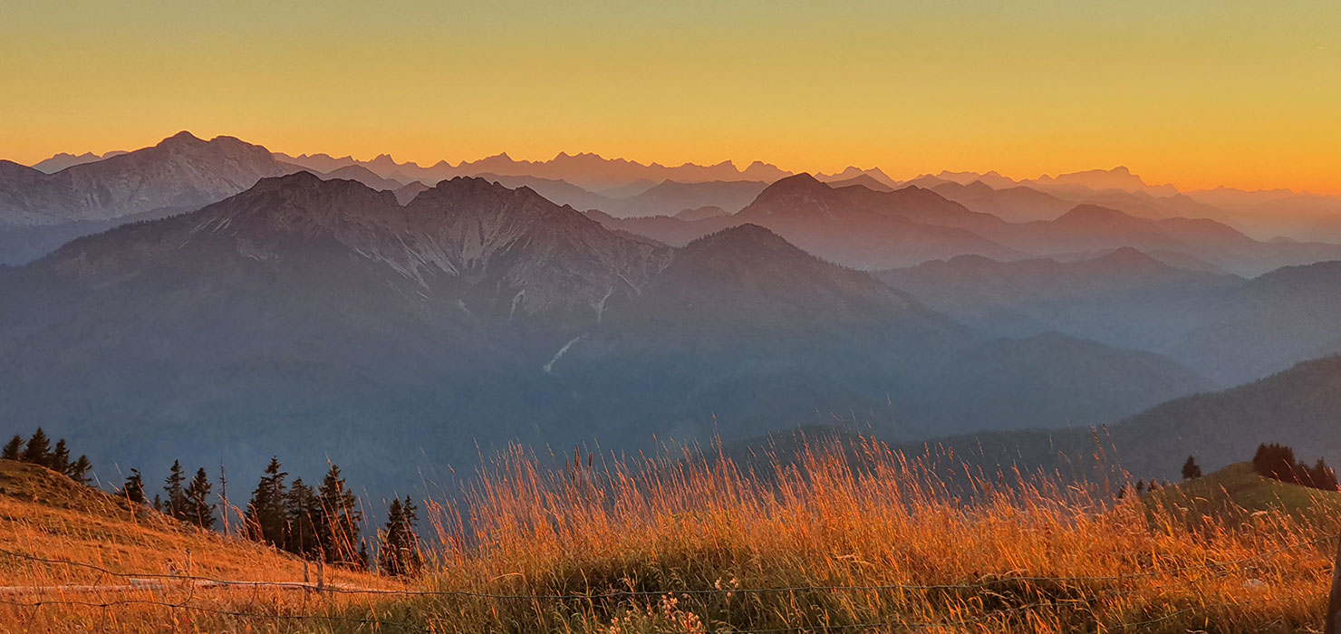 2021 Rund um den Spitzing-See: Sonnenuntergang am Rotwandhaus (Foto: Beate Bähr)