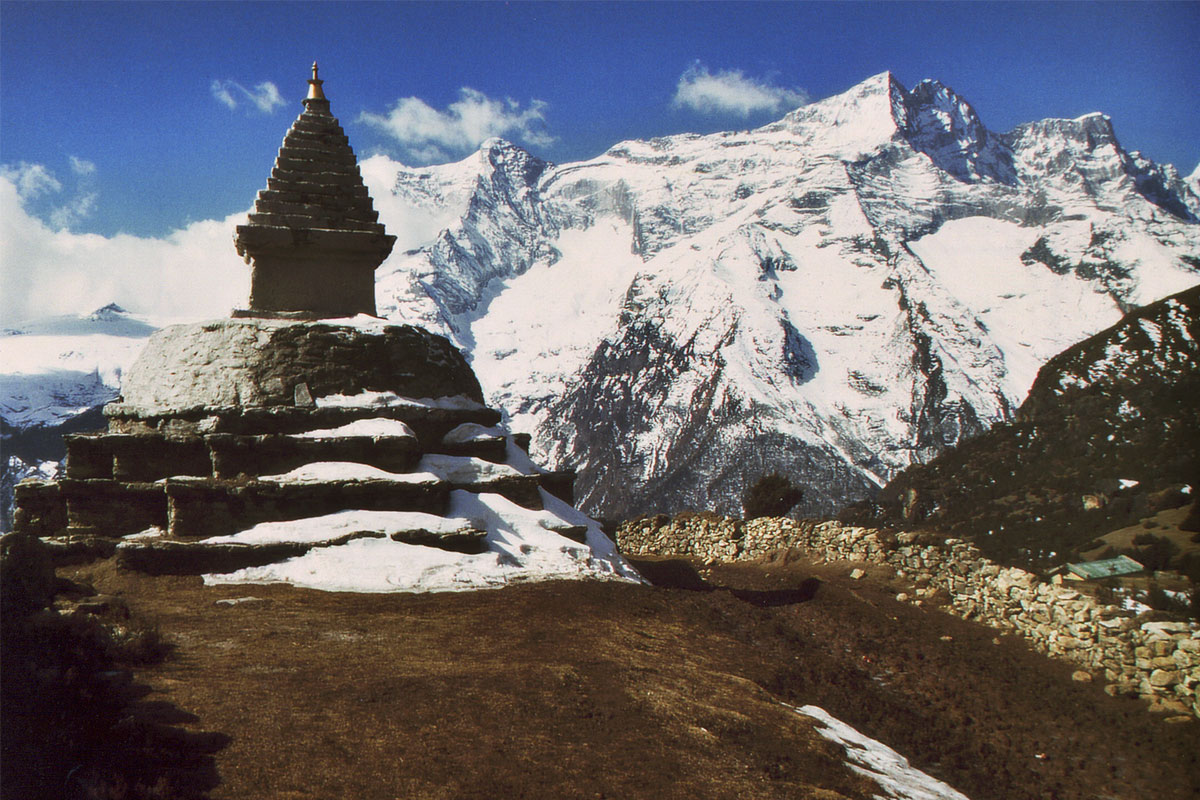 Tschörten (buddhistischer Schrein) in Nepal (Foto: Klaus Wahl)